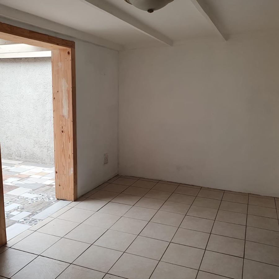 5 Bedroom Property for Sale in Victoria Park Western Cape